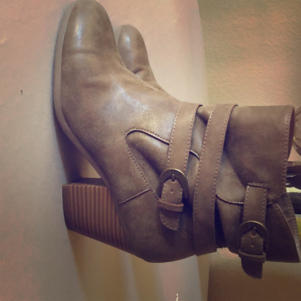 Aerosol booties
